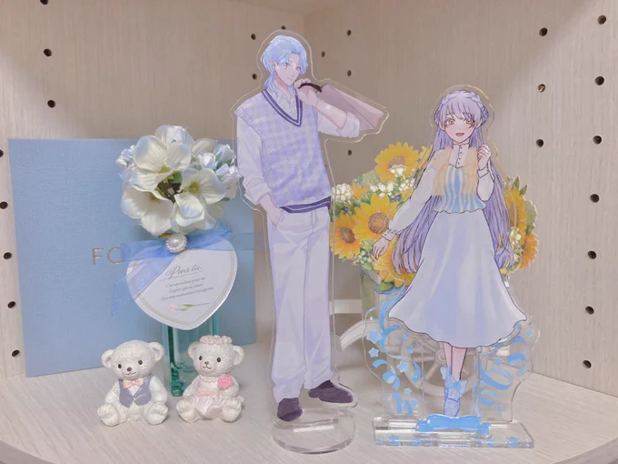 先日コダマさんから愛子嬢のアクスタ頂きました〜存在するしおあい、見て………そしてアクスタだけでなく素敵なグリーティングカードとしおあいのイラストまで頂けてしまいまして最高最高最高 ありがとうございます