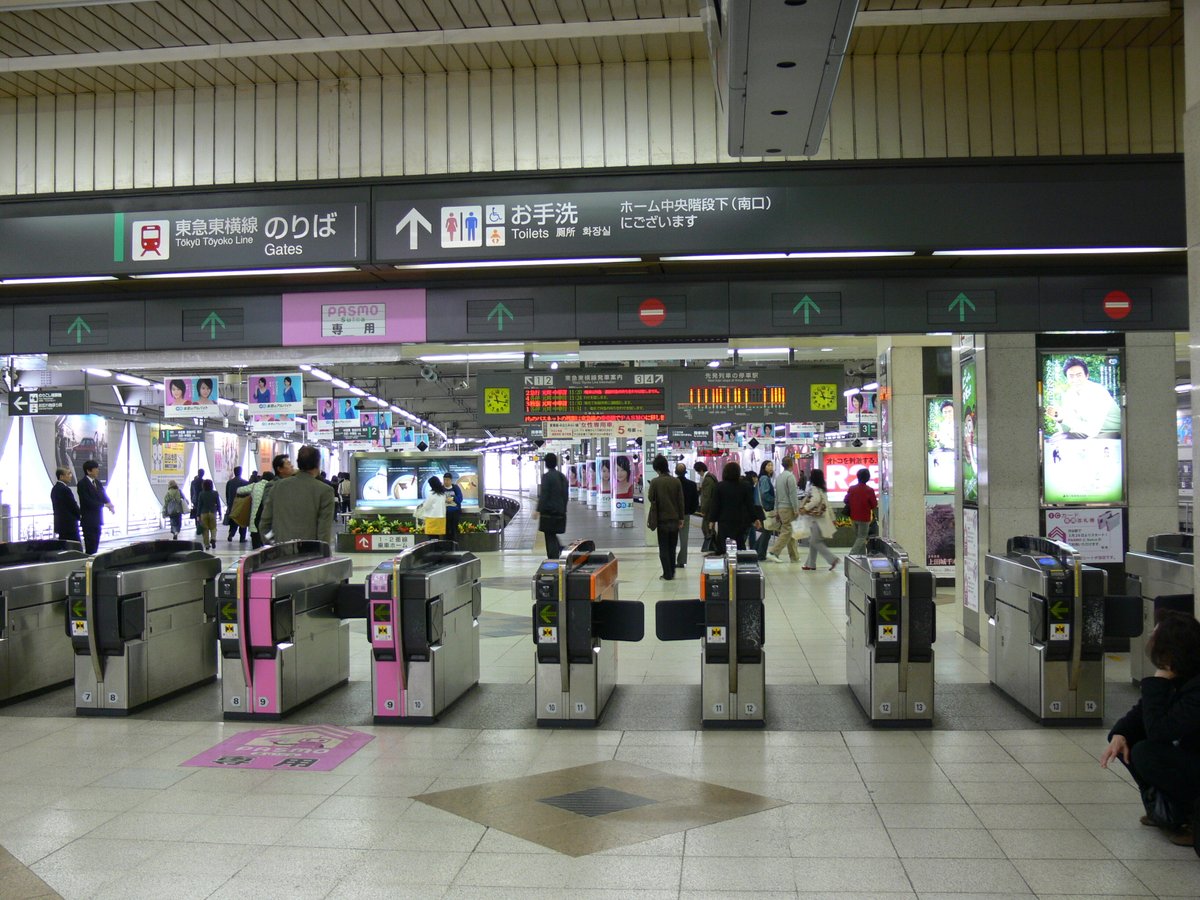 tokyo_passage's tweet photo. みんな大好き東横線渋谷駅です😊（2008年）ここから自由が丘や都立大学に行ったのが懐かしいですね😌 https://t.co/6zksS9F5s9