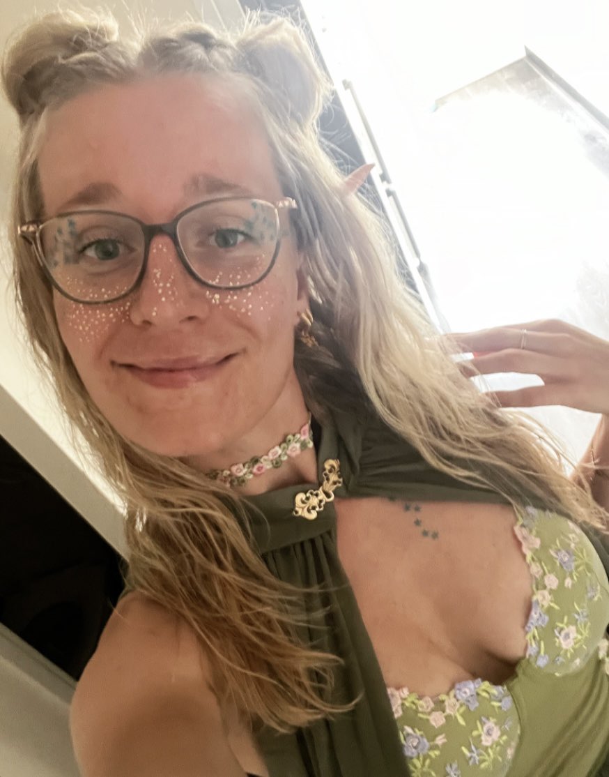 Goldylock 🪴✨ tweet media