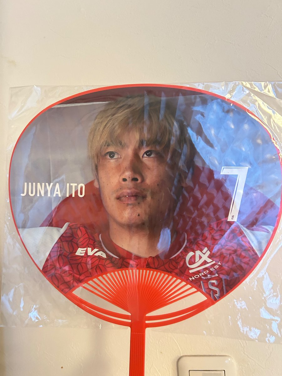 l2_ny3's tweet photo. @BnAvd リプ失礼いたします🥹♥️
伊東純也選手のうちわ所持しているのですが中村敬斗選手と交換可能でしょうか、！
町田で購入したのですが大雨が降りまして、一応見た感じ大丈夫そうなのですがもしかしたら影響あるかもなんですけど🥲
未開封なのでお写真でご確認お願いします💧 https://t.co/t6OZm3KObk
