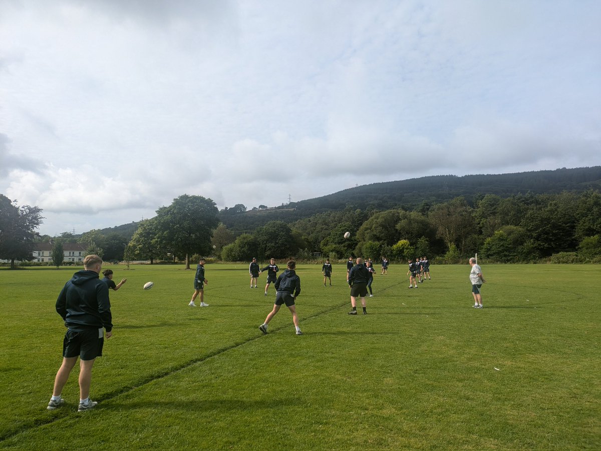 MartynEllis3's tweet photo. Team walk done, time to travel to the game @lions_rl 🏉🏴󠁧󠁢󠁥󠁮󠁧󠁿 https://t.co/cz7MCzDEyr