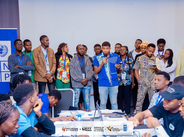 PNUDCameroun's tweet photo. The #Douala🇨🇲 #InnovationWeek organized an engaging #InnovatorsMeetup that grouped the #YoungInnovators into breakout sessions & enabled them to identify ecosystem gaps & pitch #Digital solutions to drive #EconomicGrowth🇨🇲
@mountainhubb
@UNDPAccLabs🇨🇲
#SDG17
#SDG9
#SDG8
#SDG5 https://t.co/g4t1jzeyNP