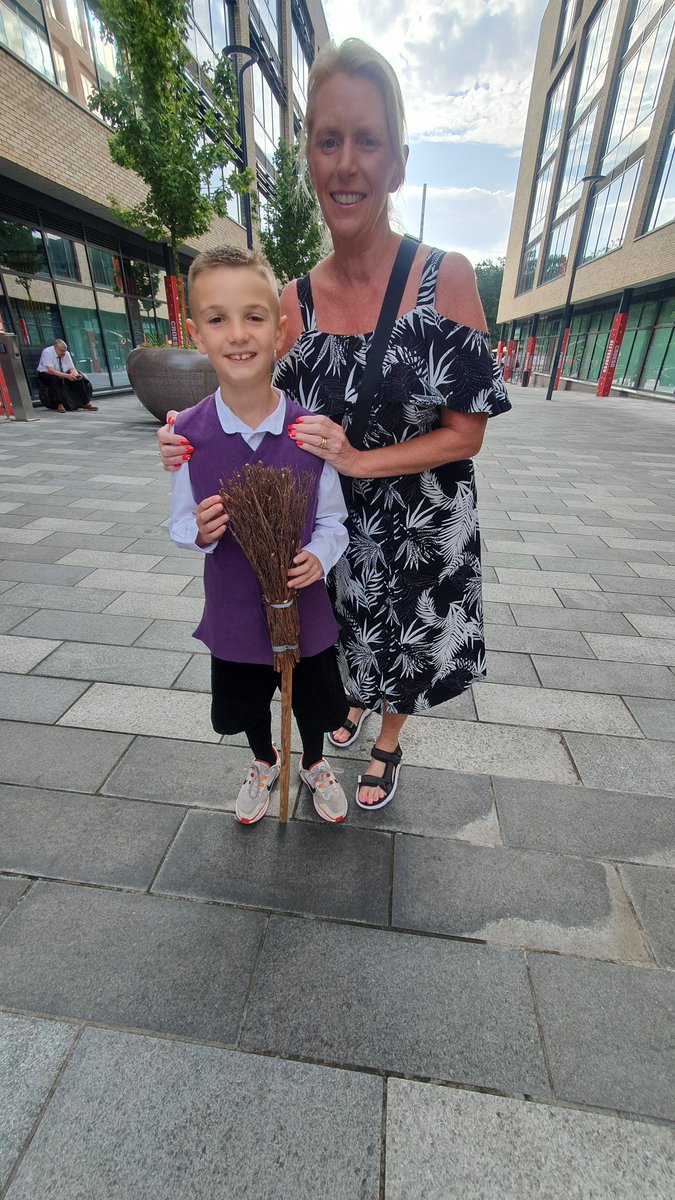 Ysgol_y_Castell's tweet photo. Pob lwc yn yr Eisteddfod Genedlaethol heddiw
#siarteriaith https://t.co/AqCCvNzRUL