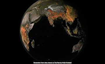 Bewoke0's tweet photo. It's an animated picture clicked by NASA. It's showing Climate-Threatening Carbon Dioxide Swirling all Over India. Too dangerous for our earth.
#NASA #EarthDay #CarbifyThread #India #Thread #ThroneRoomRevelation https://t.co/UwAMyPzj6c
