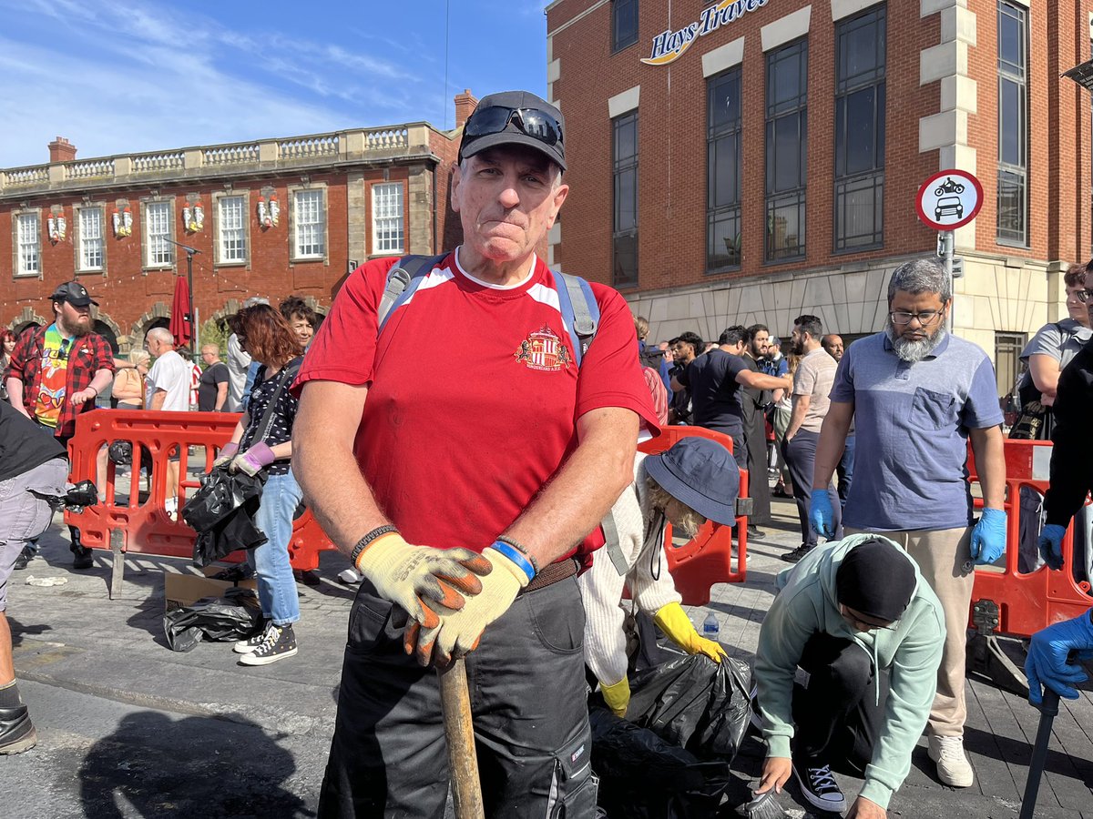 AndyWatson148's tweet photo. Graham Boyle, 63, Houghton le Spring said: “What happened last night showed up our city. Seeing people here working together this morning overshadows anything that happened last night.” https://t.co/Dk03NEFzZH