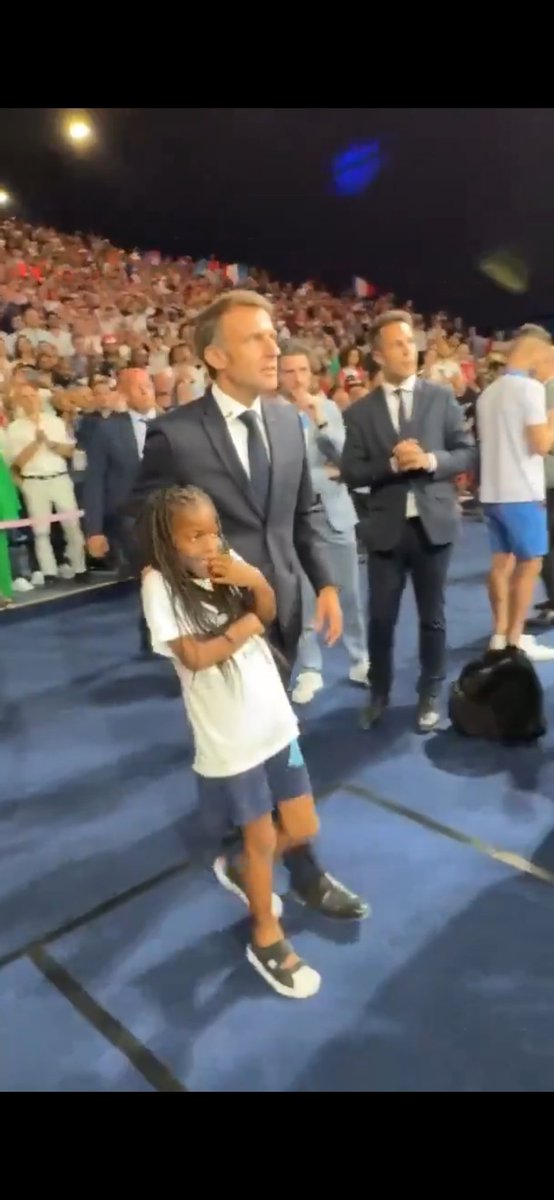 Pigeongratuit's tweet image. Same energy