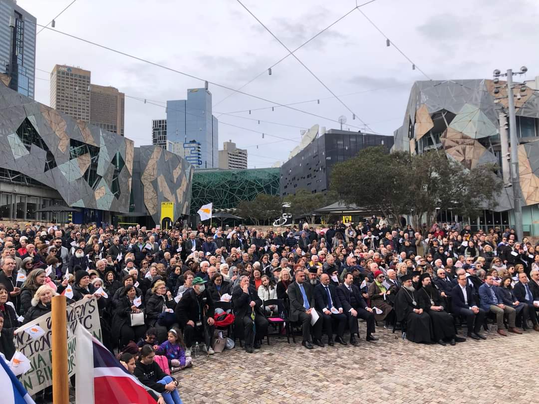 Parikiaki's tweet photo. Australian Cypriots protest in Melbourne, Australia on the 50th anniversary of the Turkish occupation of #Cyprus 
#AustralianCypriots 
See more photos at parikiaki facebook https://t.co/NchABbE2oF