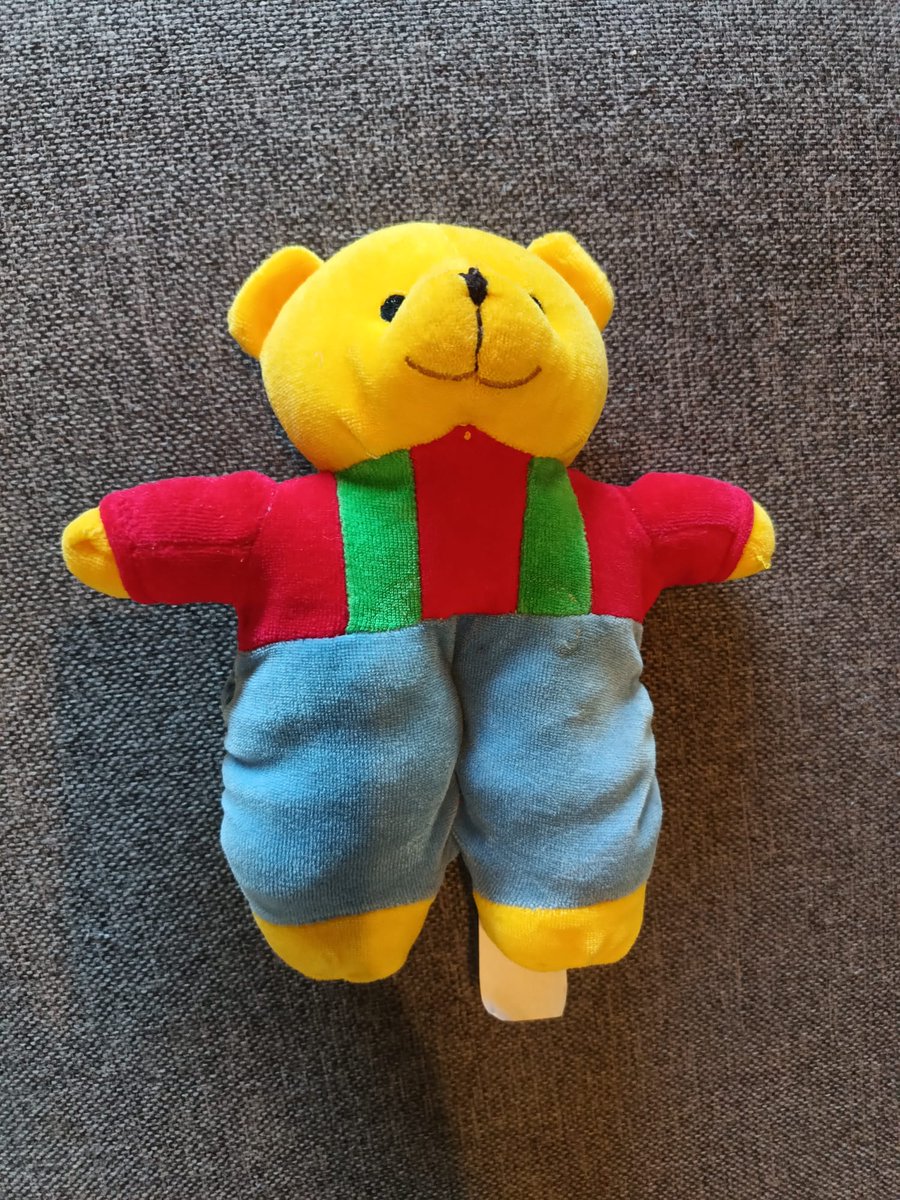 missfrosch's tweet photo. Bitte um RT: Wer kann uns helfen? GENAU dieser Teddybär (ca. 20cm groß) - hat den jemand? Wo könnten wir ihn kaufen? Google war bislang machtlos (oder ich zu doof). Gekauft wurde er vor knapp 2 Jahren, Die Oma weiß nicht ob NKD, ernstings oder sonstwo. 🥲 https://t.co/IVWwXQleD3
