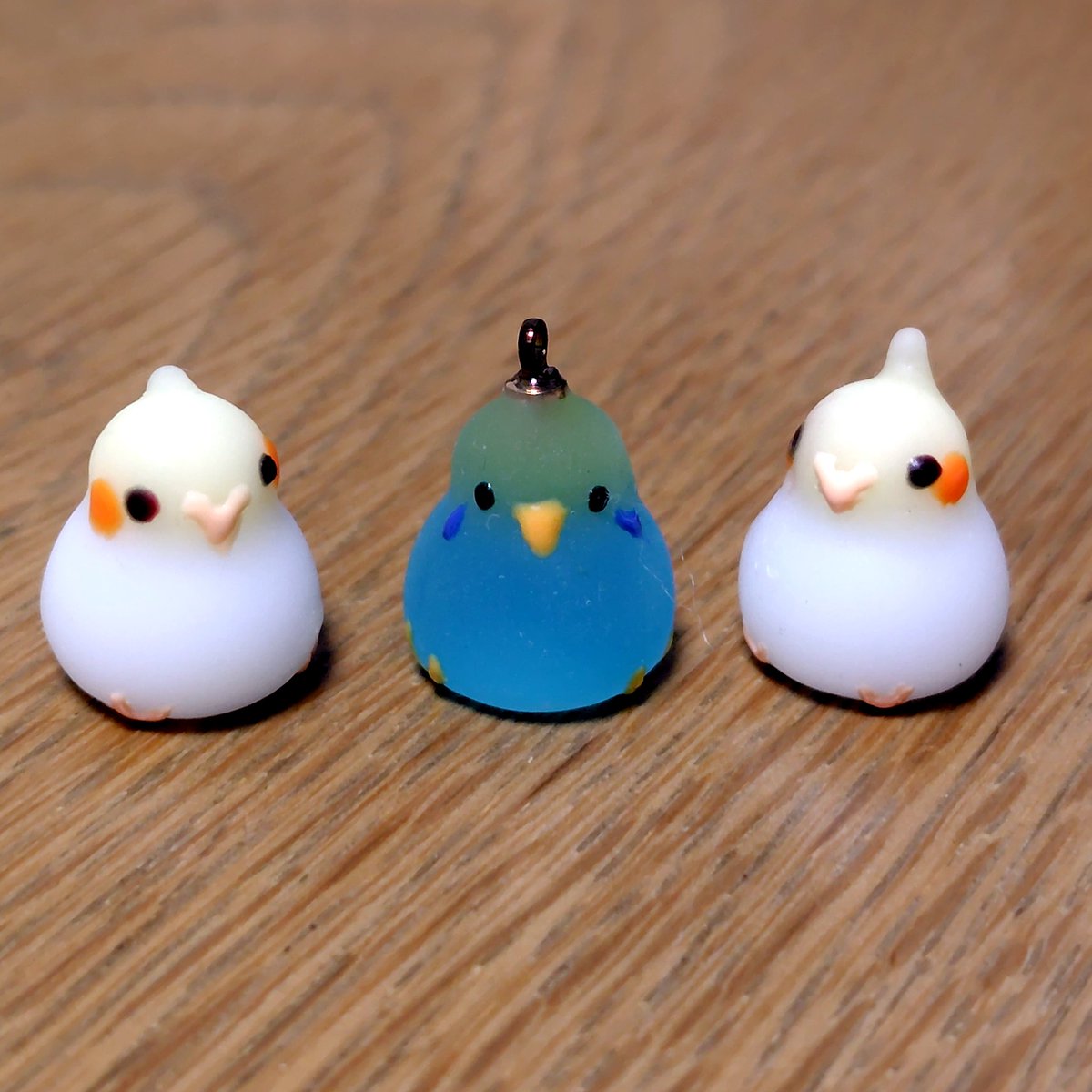 セキセイインコを応用して  #オカメインコ を #レジン で作成。まだまだ改善すべき所はあるけど初めてにしてはいい感じ✨かわいい😆💕
ちっこすぎて顔周りなかなか大変ですわ🐦