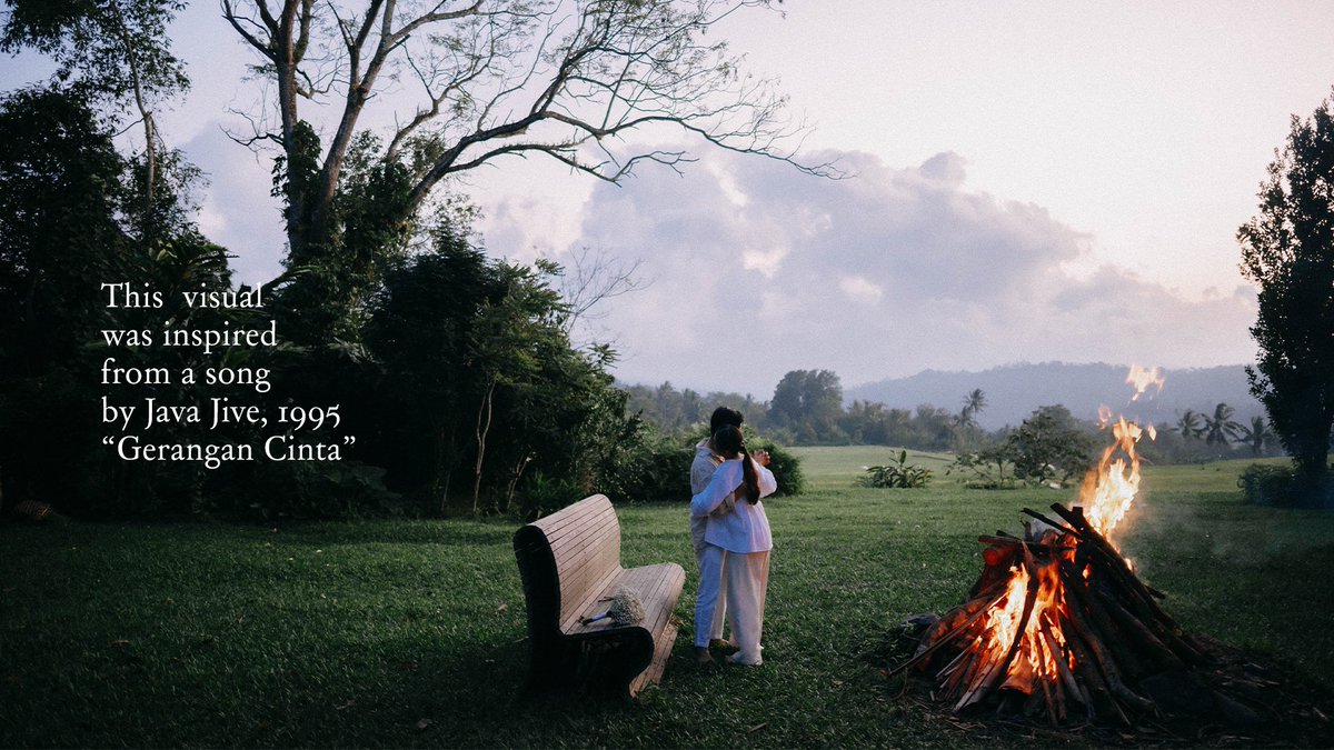 Saya sempat mendengar lagu tahun 1995 dari Java Jive yang berjudul Gerangan Cinta. Lirik dari lagu secara tidak langsung itu telah menginspirasi saya secara visual di kepala untuk menghasilkan prewedding dengan tema

“An Endless Warmth &amp; Affection Within Human Being.”