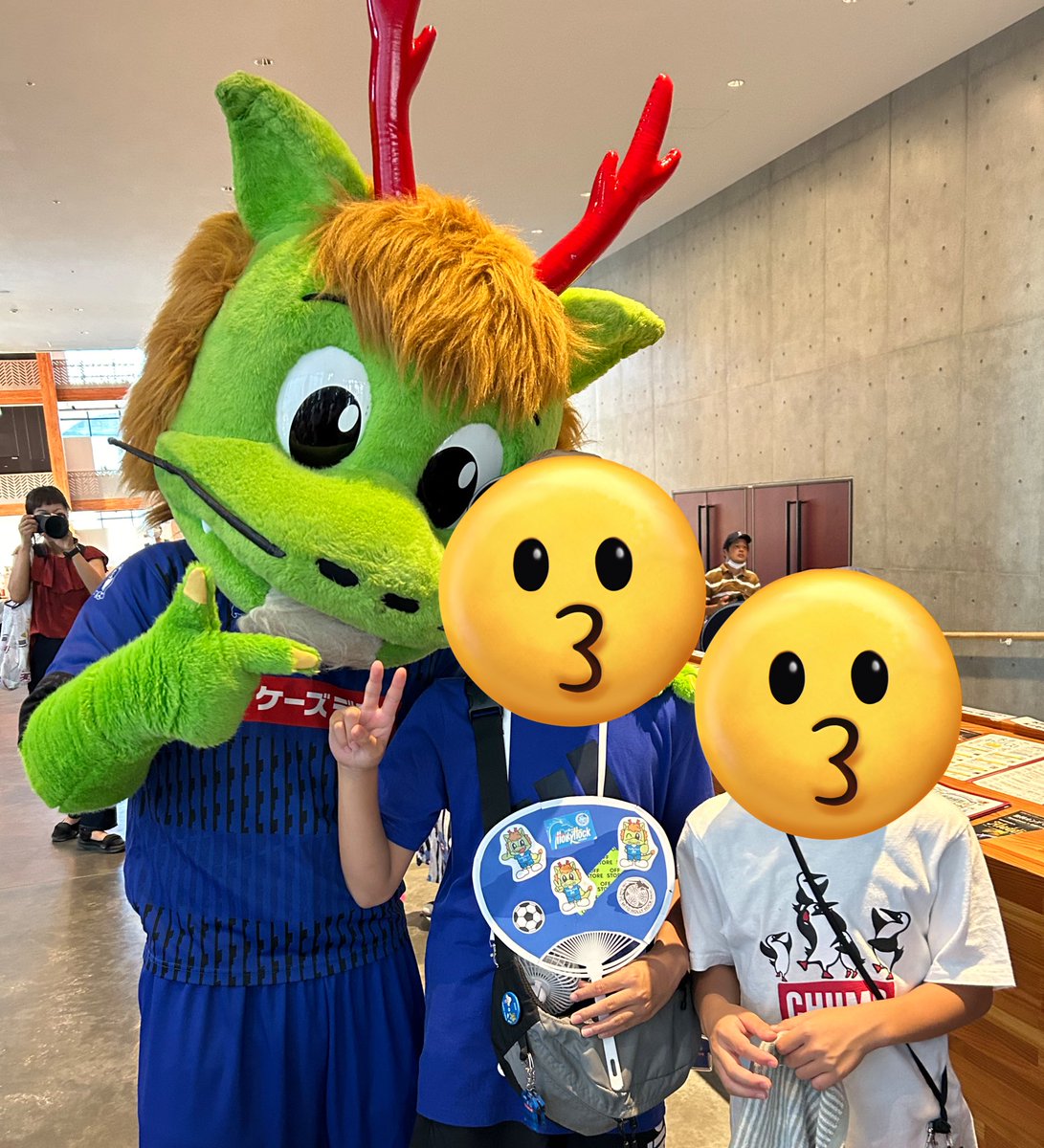 mi_mo0330's tweet photo. OFF STOREのワークショップ✂️
うちわ作りに参加した後は黄門祭りへ！

ホーリーくんうちわ見ていいね👍してくれた♡

そして今からDAZN観戦！
中断期間長かったー

ホーリーホックな1日！

#水戸ホーリーホック
#ホーリーくん
#OFFSTORE https://t.co/itgHUrvGBl