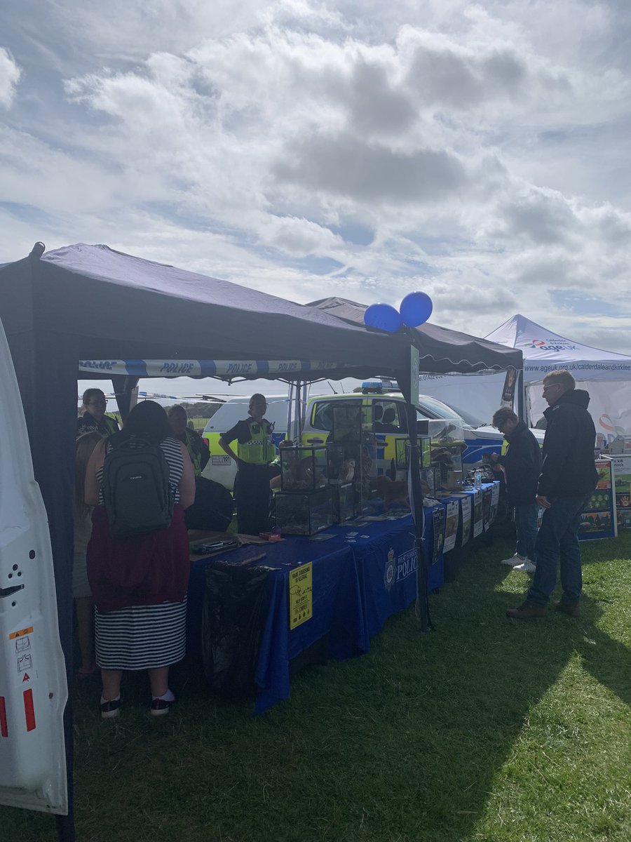 WYP_SallyB's tweet image. The sun is out at @emleyshow (Thank Goodness!). 
Come and find the Police stand, we’re right by the entrance.
The off road bike team are here, Kirklees @WYP_Cadets can dress up in our mini uniforms, print your own fingerprints and talk to the @WYP_Wildlife Team. 🦡🦉🐿️