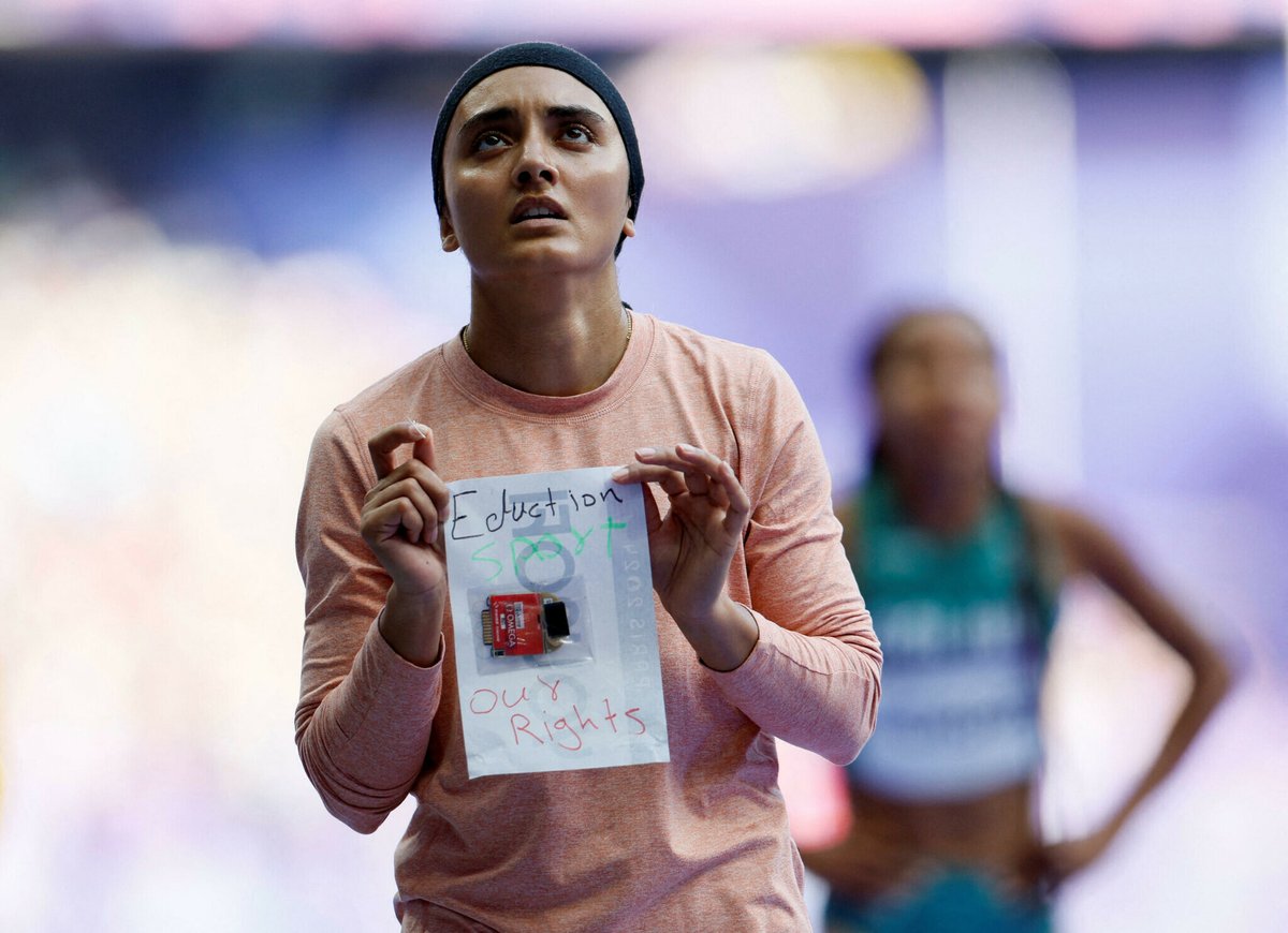 La sprinteuse afghane Kimia Yousofi prend position contre les talibans.

À l'issue de sa série du 100m, la porte-drapeau de la délégation afghane a dénoncé les conditions des femmes dans son pays aux mains de talibans.

💬 «N’abandonnez pas» ➡️ l.leparisien.fr/va4o