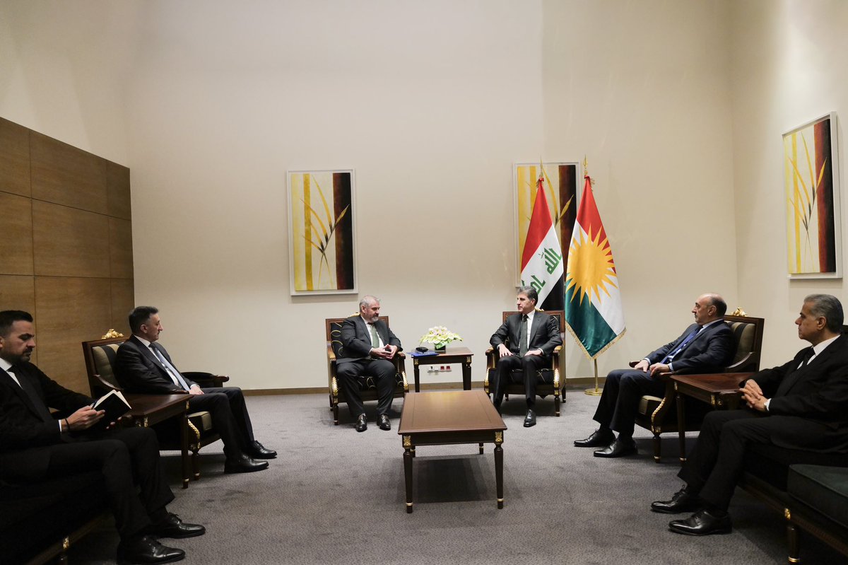 سوپاسی سەرۆکی هەرێمی کوردستان <a href="/IKRPresident/">Nechirvan Barzani</a> دەکەم بۆ ئەو گفتوگۆ ڕاشکاوانەی کە ئەنجاممان دا. دووپاتم کردەوە کە دامەزراندنەوەی ئاسایش لە شنگال کارئاسانییەکی زۆر دەکات بۆ پاڵپشتیی کۆنکرێتی بۆ ئێزیدییەکان لەلایەن یەکێتی ئەوروپاوە.