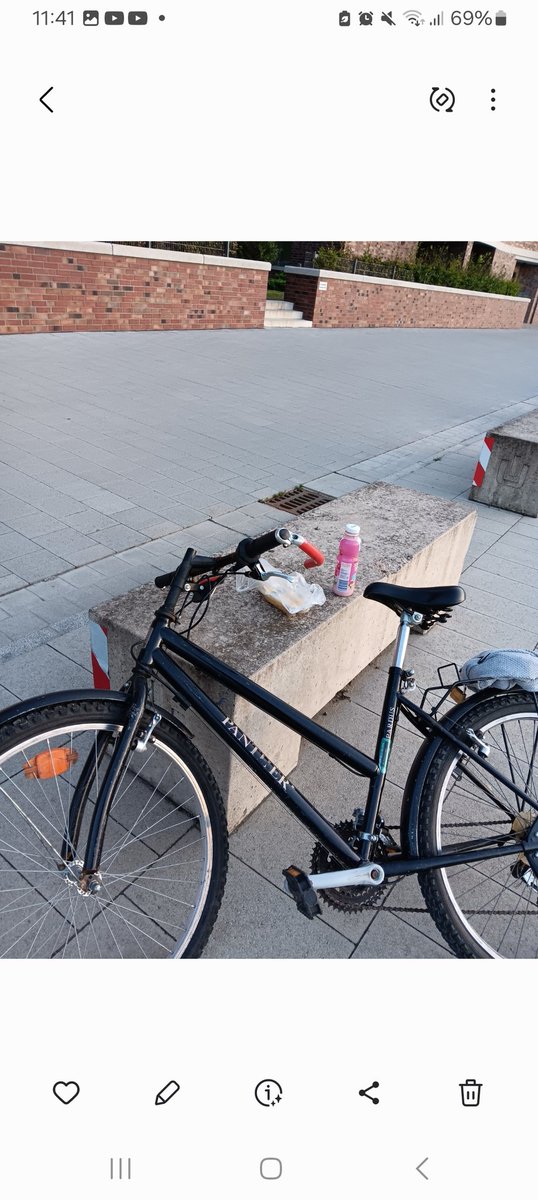 Heute ist das Wetter gut, die Sonne scheint und die Temperatur liegt bei etwa 25 Grad. Wenn man hat eine Freundin oder ein Fahrrad, kann man es genießen."