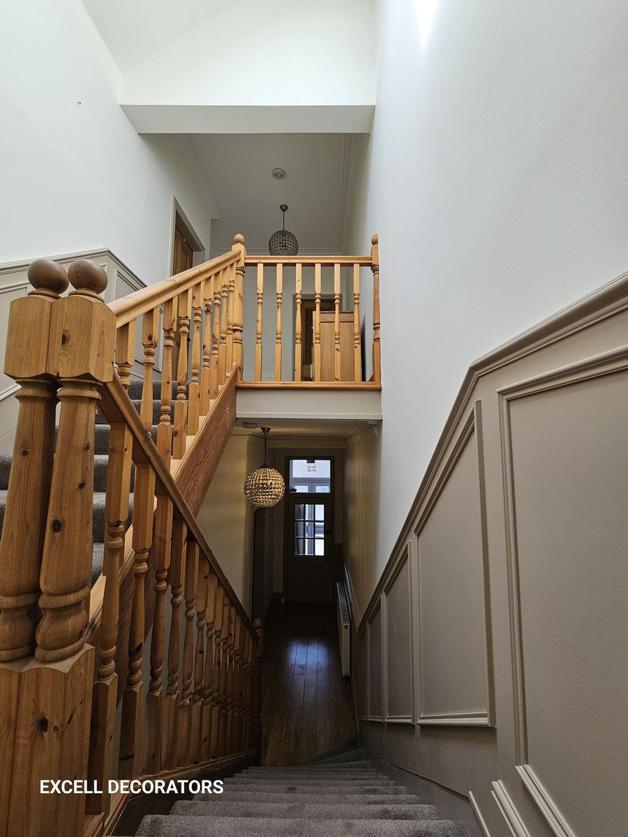 excelldecorator's tweet photo. Stunning Victorian property with new panelling in hallway, fully painted with some amazing products 💪🏽 https://t.co/O8oOTbswZV