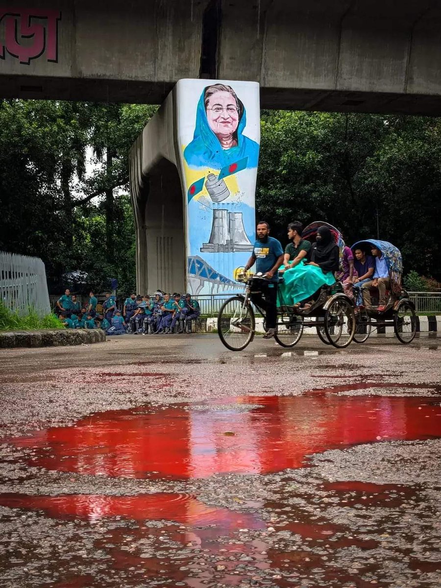 Sayma_Isra's tweet photo. The picture speaks... 

 Raju Bhaskarya, DU.

 -Hasib Ovi
#StepDownHasina
#SaveBangladeshiStudents  
#AlJazeera 
#CNNInternational 
#AllEyesonBangladesh 
@TimesNow 
@AlJazeeraWorld 
#saveBangladesh 
@PinakiTweetsBD 
@dailystarnews 
#TheGuardian https://t.co/MMJWIIRj9j