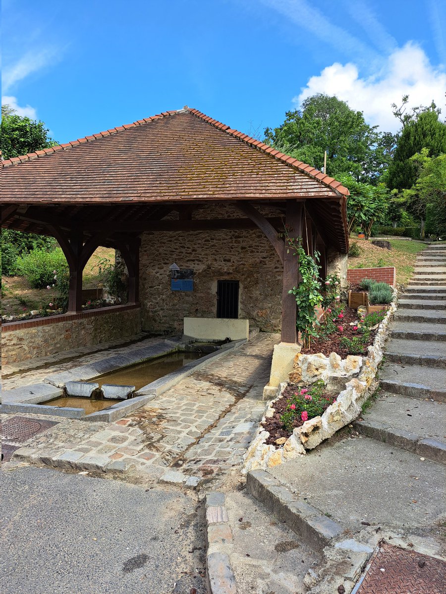 ch_hasenfratz's tweet photo. #BaladeSympa à #SaintLeuLaForet (95) avec un nouveau lavoir dans ma collection... 🤗😉
#patrimoine @JaimePatrimoine @PatrimoineRural https://t.co/42jgsRhdiO