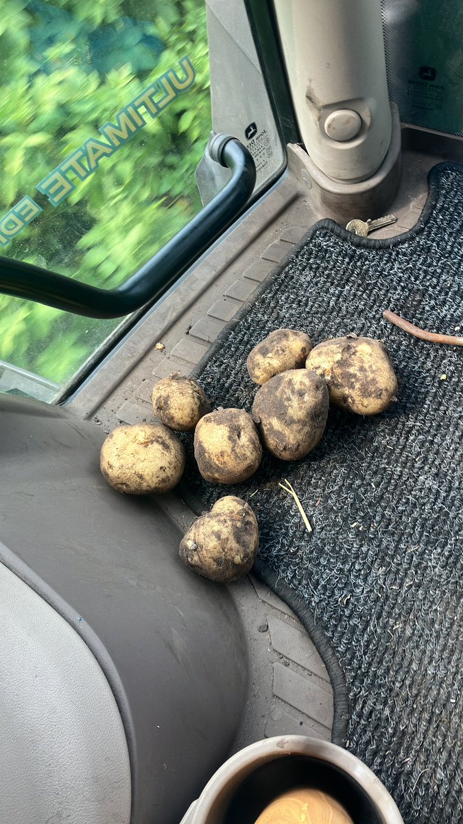 Weet nie of dat algemeen beeld is maar de aardappelen zijn blanker hier dan andere jaren