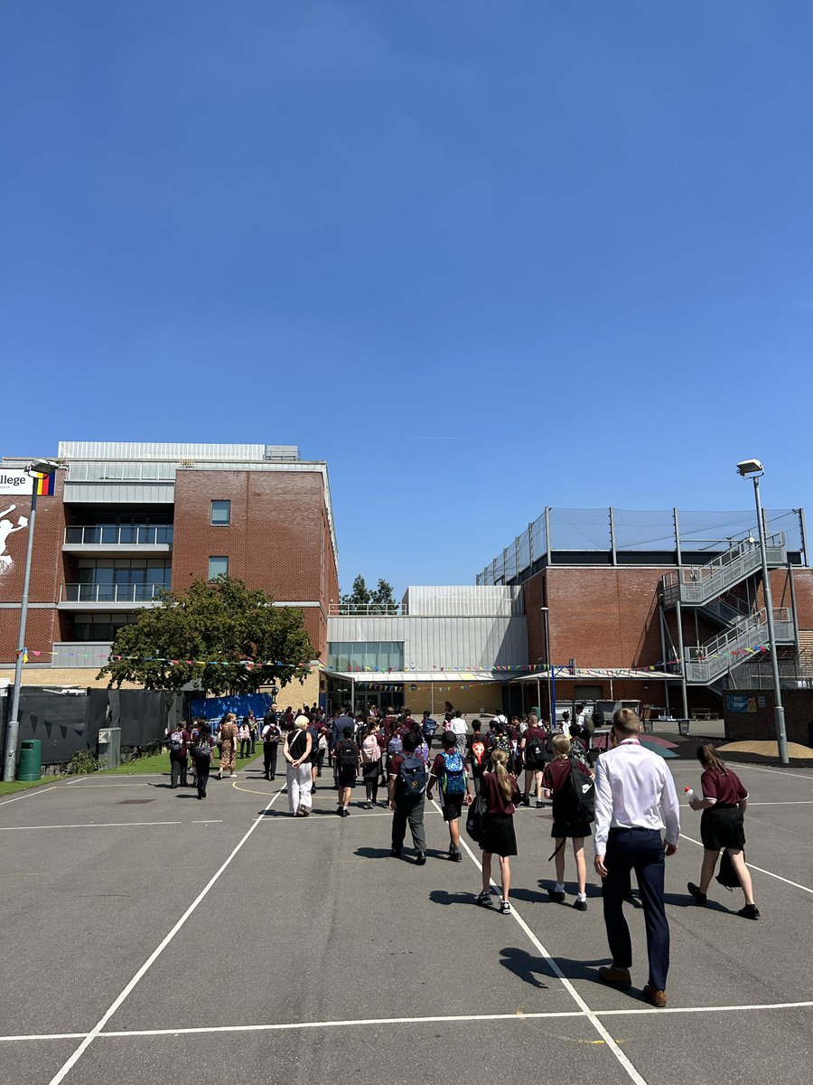 Louis Everett tweet media