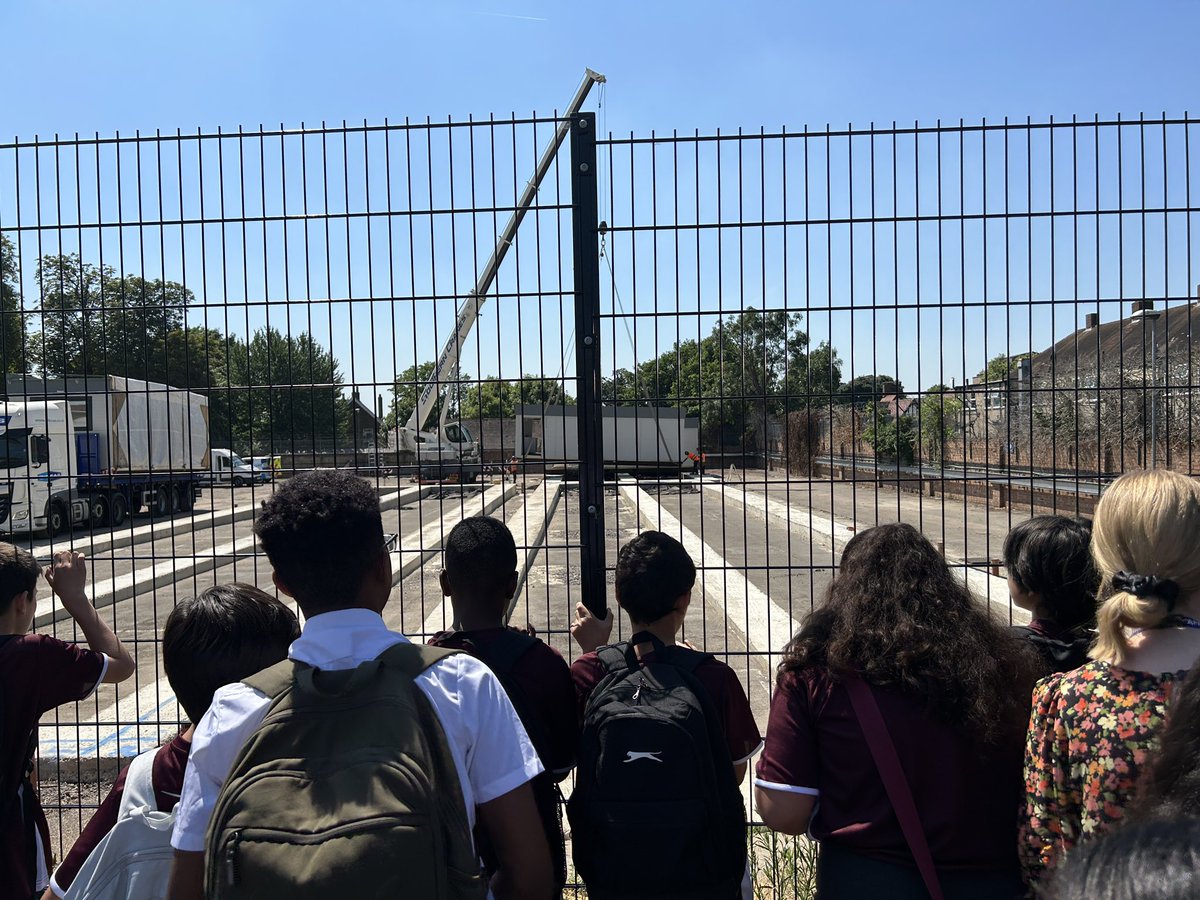 Louis Everett tweet media