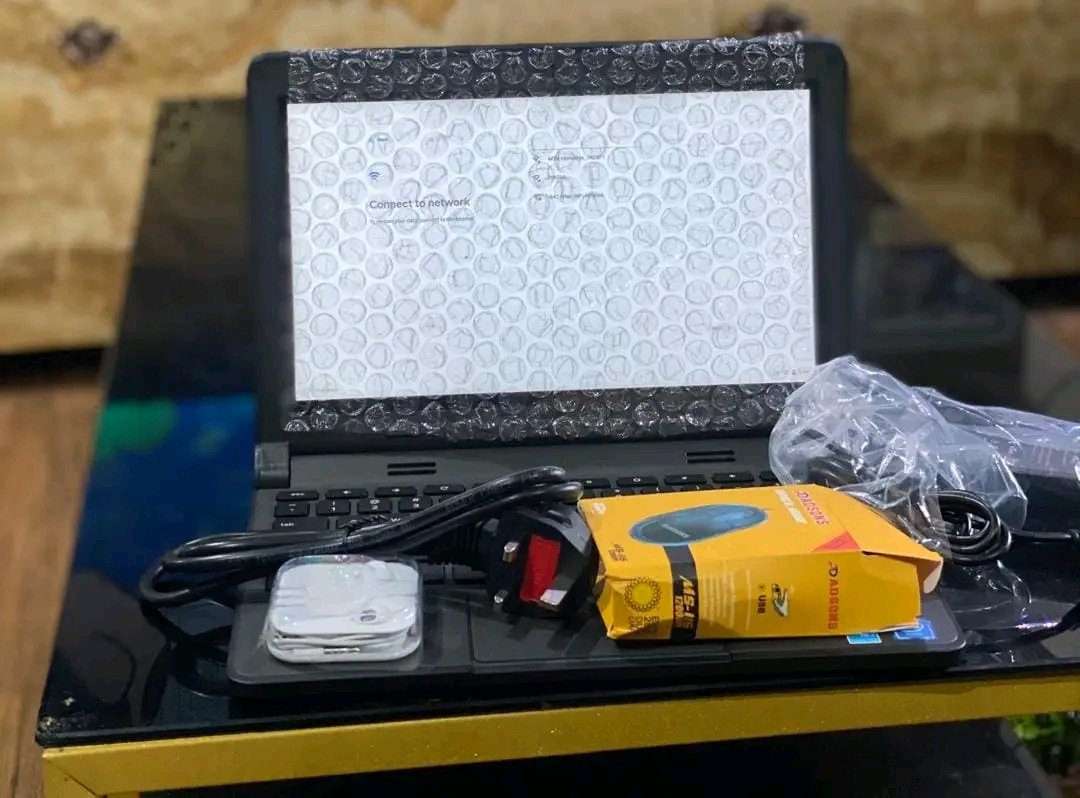 Datasolutions_x's tweet image. Screen touch Google chrome Book
location Bafousam/Bamenda/Yaounde. 
It comes with free 
*Mouse
*Charger 
*Laptop Bag 
*Earphone
*4gb ram
*16 ssd