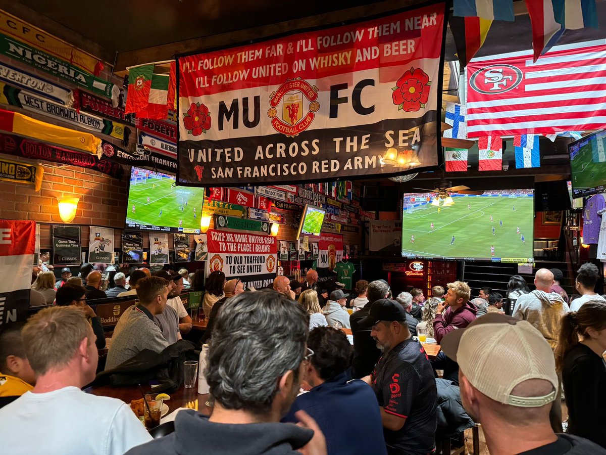 Mike_Phelan_1's tweet photo. Great week in San Francisco with @NorCalPreSoccer @sfglenssc @mmcneillfc @redarmysf and @MP_Coaching_1

Coach education, player camps, leadership seminars and watching @ManUtd in a pre-season game 💪⚽️ https://t.co/SEjwMg9WU1