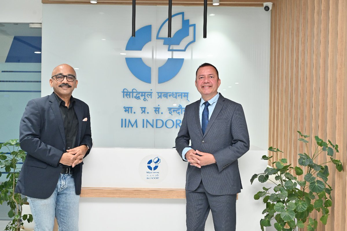 askhimanshurai's tweet photo. It was a delight to have my friend Vijay Vikram Singh @Vijaykiawaaz, the famous voice-over artist, actor, and communication trainer, with us for the PGPMX inauguration today at @IIM_I’s Mumbai Campus! His insights on embracing a growth mindset and competing with oneself were a hit with our new batch. Always great catching up and hearing his enthusiastic words! Here’s wishing the participants of the new batch of our PGPMX all the very best! (2/2)

#IIMIndore #IIMI #ExecutiveMBA #Mumbai @EduMinofIndia @PMOIndia @EFMDNews @AACSB @Assoc_of_MBAs @TopUnis