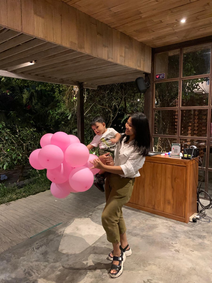 lodeypuspa's tweet photo. Cio, Ibu pegang erat2 balonnya untuk Cio, Ibu berjuang dan bertahan selamanya ❤️ https://t.co/ndMPMIQz8M