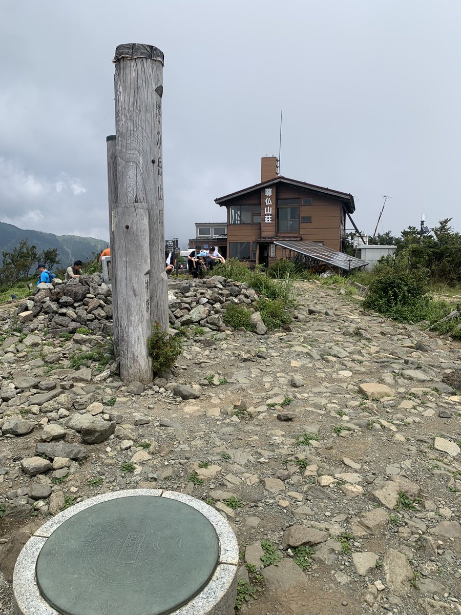 PsSeeker's tweet photo. With only two weekends left before the Yakushima trek, we went on a preliminary hike to Mt. Tounodake. Unfortunately, our trek was covered with thick clouds throughout, but we were able to gain meaningful insights from this hike.
#塔ノ岳　#鍋割山 https://t.co/T2UhRsQRz5