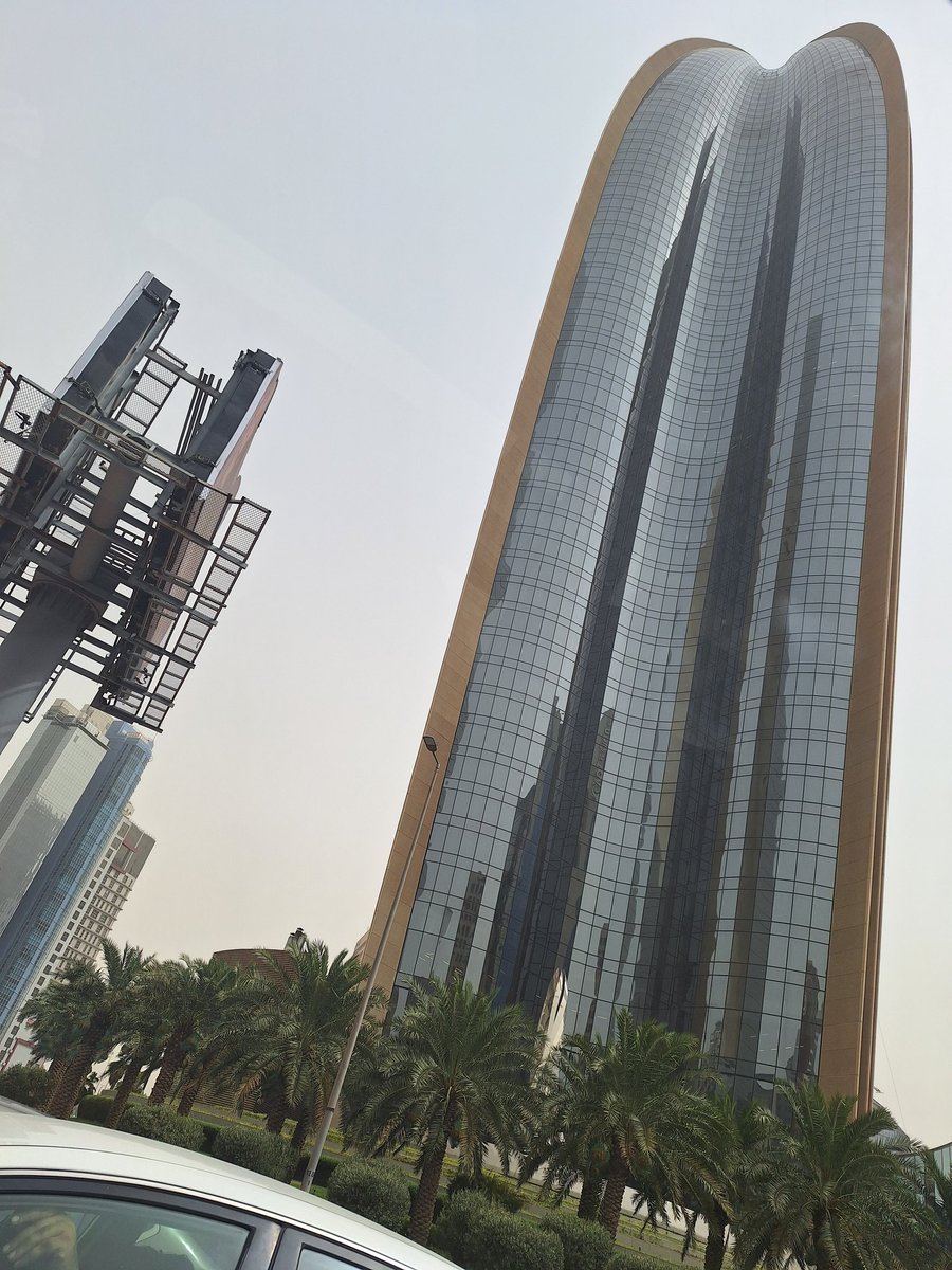 بسم الله ماشاء الله لاقوت الا بالله
نرى هاذه الابراج بابصارنا  ونرى الكويت الحبيبةفي قلوبنااعلى،شمخت المعالم حتى صارت ناطحات سحب في أرض صنعت مالم يصنع في غيرها وزرعت من النبل والكرم والمحبةفي قلوب الجميع حتى صارحصاده في كل نقطة يطؤ فيها قدم كل مسلم عربي ❤️