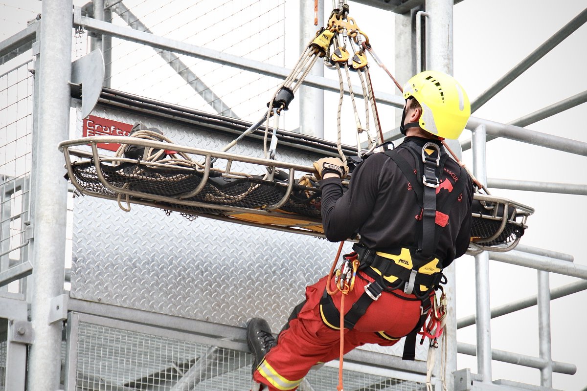 SWFireandRescue's tweet photo. ๐ธ๐ฉโ๐ Rope rescue demonstration at #Whichurch Open day.
๐ชข Our next rope demonstration will commence at 12pm.
View our full timetable of demonstrations ๐
๐ https://t.co/RFkzuUMyeF https://t.co/JkXX33Kei0