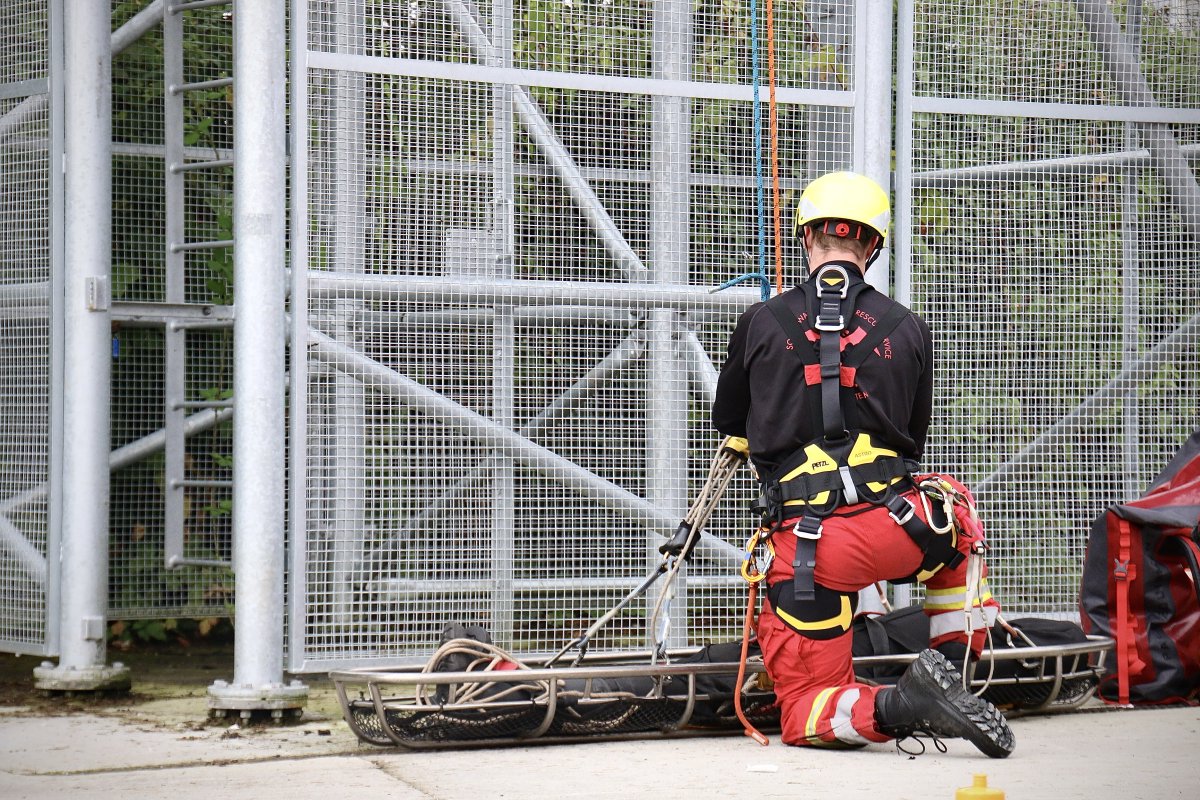 SWFireandRescue's tweet photo. ๐ธ๐ฉโ๐ Rope rescue demonstration at #Whichurch Open day.
๐ชข Our next rope demonstration will commence at 12pm.
View our full timetable of demonstrations ๐
๐ https://t.co/RFkzuUMyeF https://t.co/JkXX33Kei0