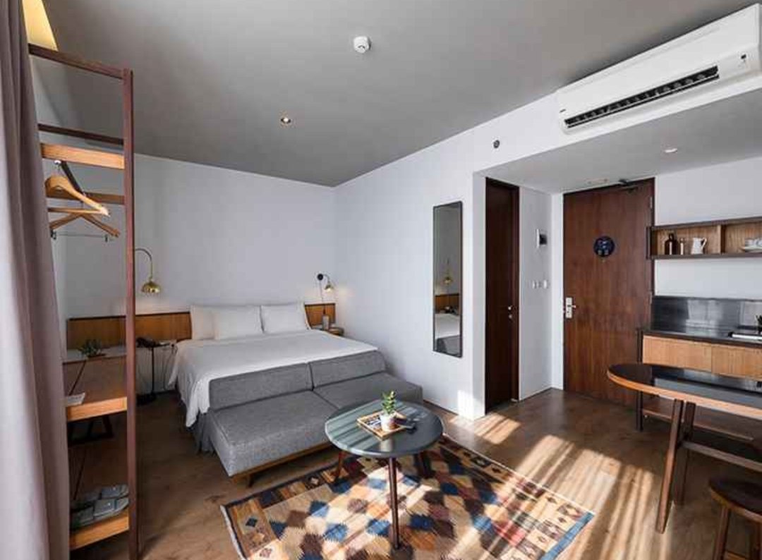 Widino's tweet photo. Keseringan explore hotel di Bandung sampe baru sadar ternyata di Jakarta banyak juga ya hotel unik, artistik, kamarnya bagus dan rate-nya juga affordable.

Silakan di like &amp; bookmark, siapa tau bisa jadi referensi buat kalian kalo mau staycation di Jakarta. https://t.co/Bkd22mqmZp