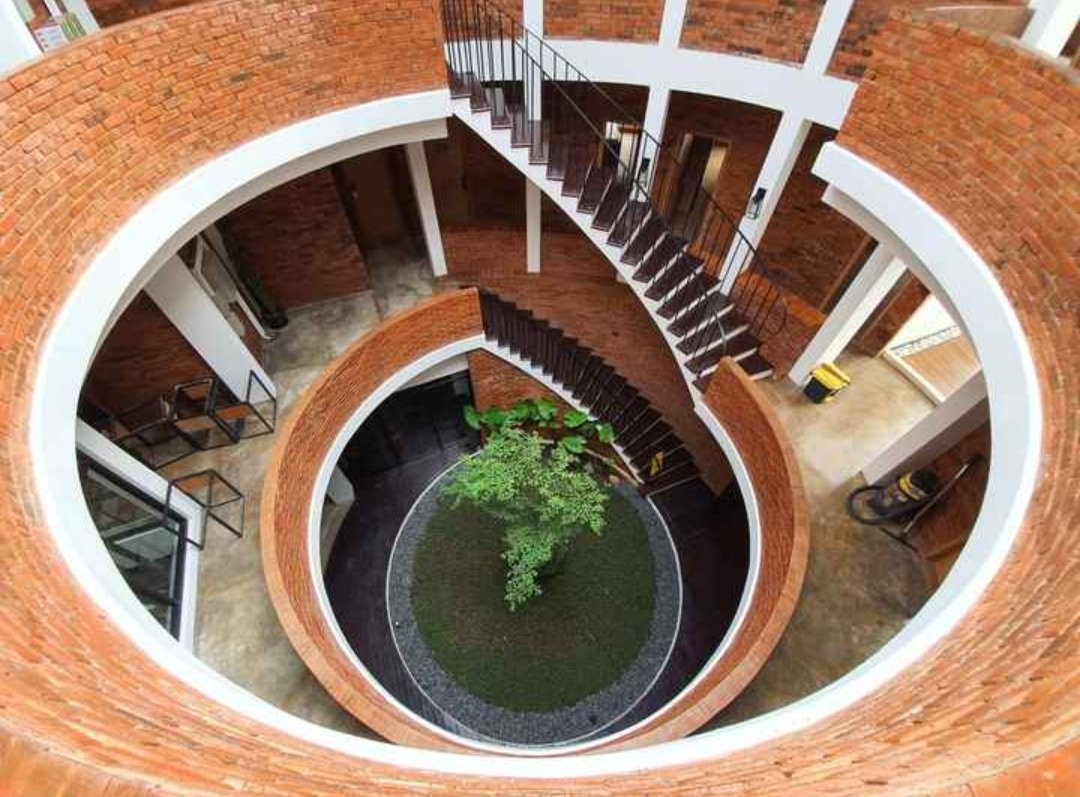 Widino's tweet photo. Keseringan explore hotel di Bandung sampe baru sadar ternyata di Jakarta banyak juga ya hotel unik, artistik, kamarnya bagus dan rate-nya juga affordable.

Silakan di like &amp; bookmark, siapa tau bisa jadi referensi buat kalian kalo mau staycation di Jakarta. https://t.co/Bkd22mqmZp