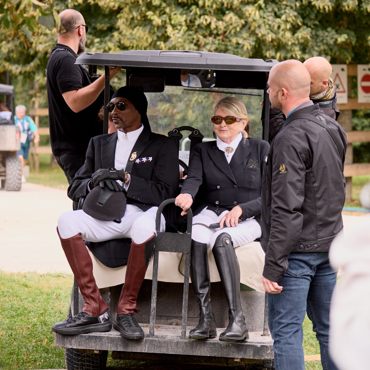 FEI_Global's tweet photo. We be rollin’ 🚙

The one and only @SnoopDogg and @MarthaStewart cruised in to Versailles to watch Snoop's favourite equestrian discipline, #Dressage. 😎

📸©FEI/ Liz Gregg

#ASportLikeNoOther #SnoopDogg #GrandPrixSpecial #Paris2024 #Equestrian #Dressage @USequestrian https://t.co/WDl85RzUSp
