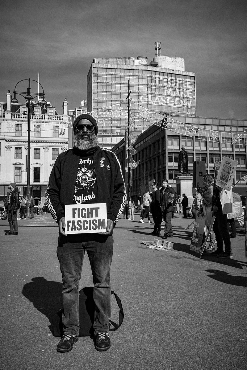 In a world of swastika tattooed, far right, racist bigoted thugs. 
.
Be more this guy 👇
Glasgow, 2022. 
#EnoughIsEnough