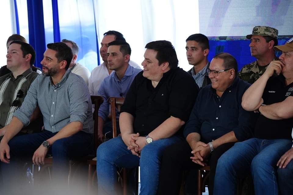 CesaritoSosaCLS's tweet photo. Como guaireño estoy orgulloso de todo lo que hicimos y entregamos en la jornada del día de gobierno gracias a un gran equipo de trabajo y el apoyo del Gobierno del Paraguay a través de nuestro Presidente @SantiPenap  y todos los Ministros que le acompañan. 

#DíadeGobierno 🇵🇾 https://t.co/596E7FIoXP