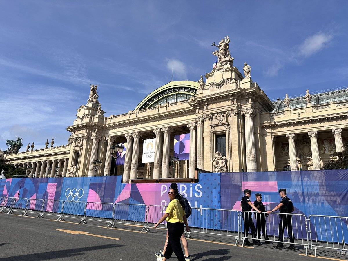 AchioChannel's tweet photo. パリオリンピックすごい🇫🇷

どれもこれも盛大。

試合は見ないけど、雰囲気だけ堪能しに来た人間😂 https://t.co/vfoVwhbSDs
