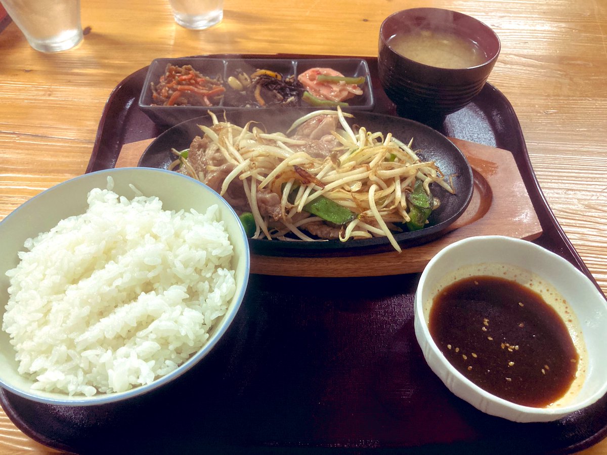 Mukanoteio's tweet photo. お上品な和スイーツからの生ラム定食 https://t.co/3OF4lWM2ia