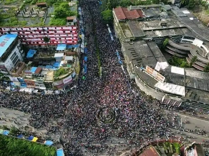 PREMIUMERZA's tweet photo. 📍 New Market, Chittagong 
⏰ 4:30 PM | 03.08.24

HISTORY 🇧🇩
STEP DOWN FASCIST HASINA https://t.co/vNdCvIqeDT
