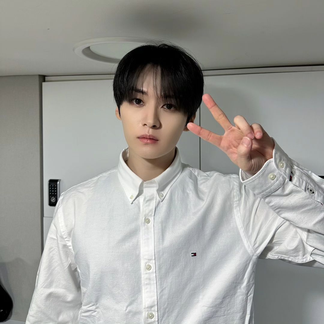 TommyHilfigerJP's tweet photo. #StrayKids が纏う #トミーヒルフィガー のシャツラインナップ。

#リノ の着用アイテムはこちら

ヘビーオックスフォードソリッドシャツ：https://t.co/qM0cnrUCae https://t.co/c4aRdlXCg2