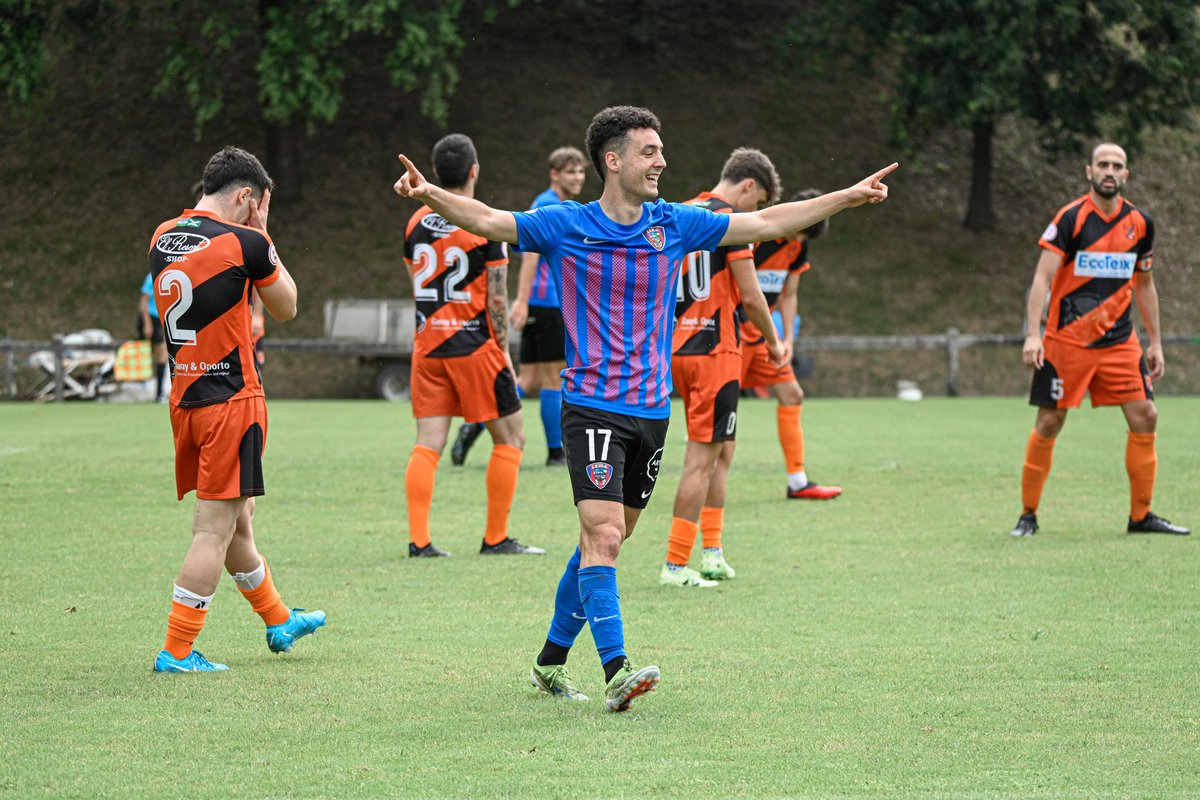 SDLEIOAoficial's tweet photo. ⏸️ Atsedenaldia | Descanso 

2 #Leioa 🆚 @UDSamano 1

⚽️ Santa y Juste 

Primera parte en la que el equipo ha llevado la iniciativa del juego, y ha tenido ocasiones para marcar más goles. 

#AupaLeioaBeti💙♥️ https://t.co/r3sSI0HQDo