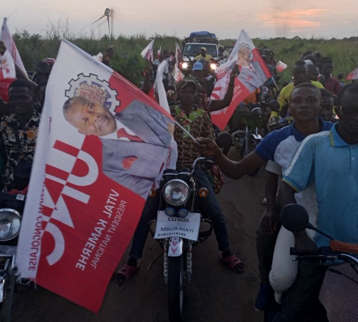 Joseph1Dimandja's tweet photo. #InfosPolitiques : La vie donne de l'espoir, difficile d'oublier les bons moments passés ensemble du coordonnateur @leonnguwa2 dans la circonscription électorale de #katako-kombe @uncrdc @actualitecd https://t.co/sWdoej0pSo