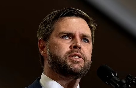 MikeSington's tweet image. Photojournalist Zach Roberts: “I really thought people were joking about this, but then I photographed him last week. Vance 100% does wear eyeliner.”