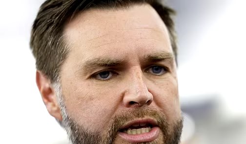 MikeSington's tweet image. Photojournalist Zach Roberts: “I really thought people were joking about this, but then I photographed him last week. Vance 100% does wear eyeliner.”