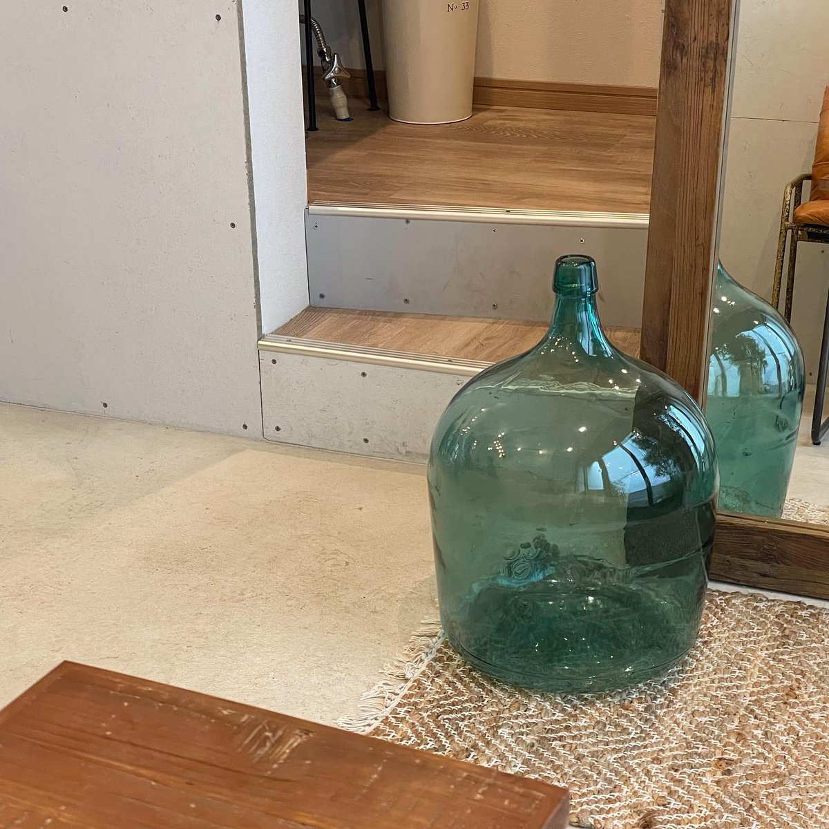 MaloneBlue51336's tweet photo. 休みは生活を体験することであり、
良い日にはアフタヌーンティーが��要です🥰
​
おいしいチーズケーキ🍰
      暑気払いの氷レモン🧊🧊

#アフタヌーンティー #チーズ #レモン #美しい生活 https://t.co/D2TPrkmYp2