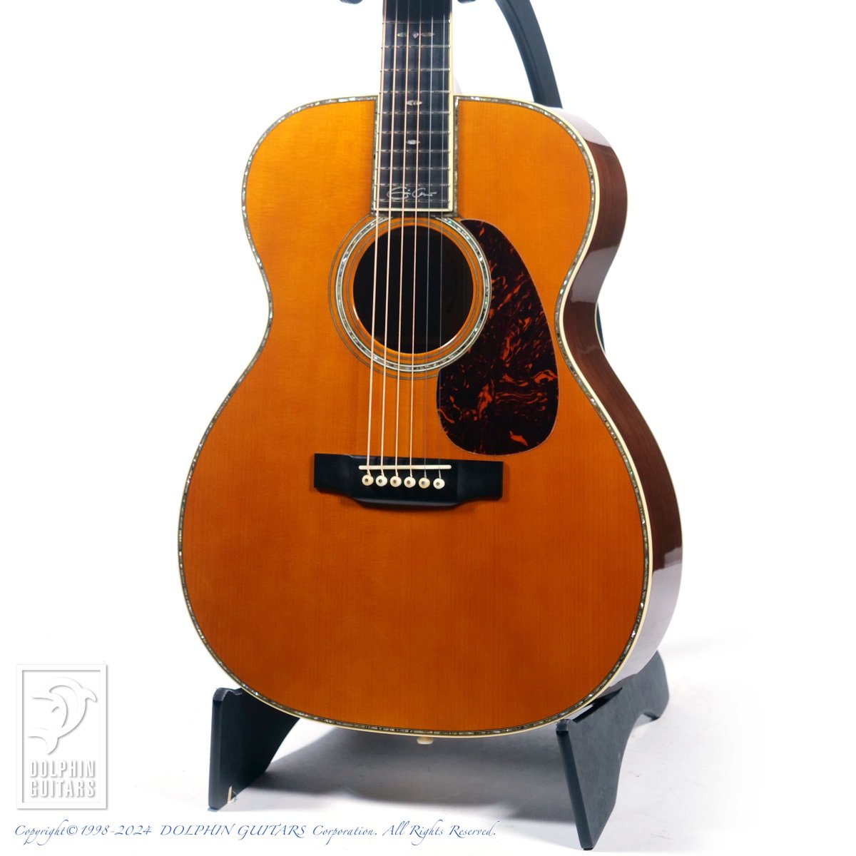 dolphingt's tweet photo. 【大阪店】C.F.Martin：000-42M Eric Clapton (Madagascar Rosewood)
世界250本限定、マダガスカル・ローズウッド仕様のStyle-42エリック・クラプトン・モデル。

https://t.co/ir18O9A3Ir

#dolphinguitars #ドルフィンギターズ
#Martin #マーティン #CFMartin #マーチン https://t.co/iTzHi7HGkB