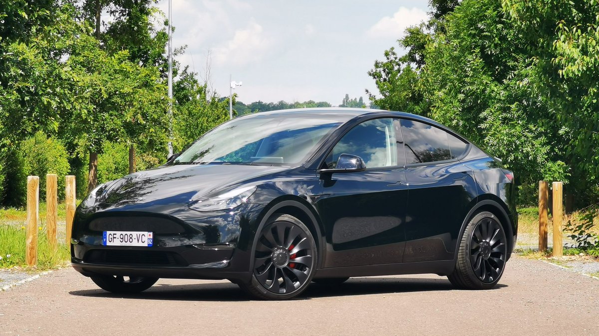 AntonioJose_EV's tweet photo. 🇪🇸 Las cuatro marcas que más coches eléctricos vendieron en julio en España. 

1. Tesla: 554 unidades
2. Volvo: 406 unidades
3. MG: 348 unidades
4. Peugeot: 243 unidades https://t.co/wnI1LICF7m