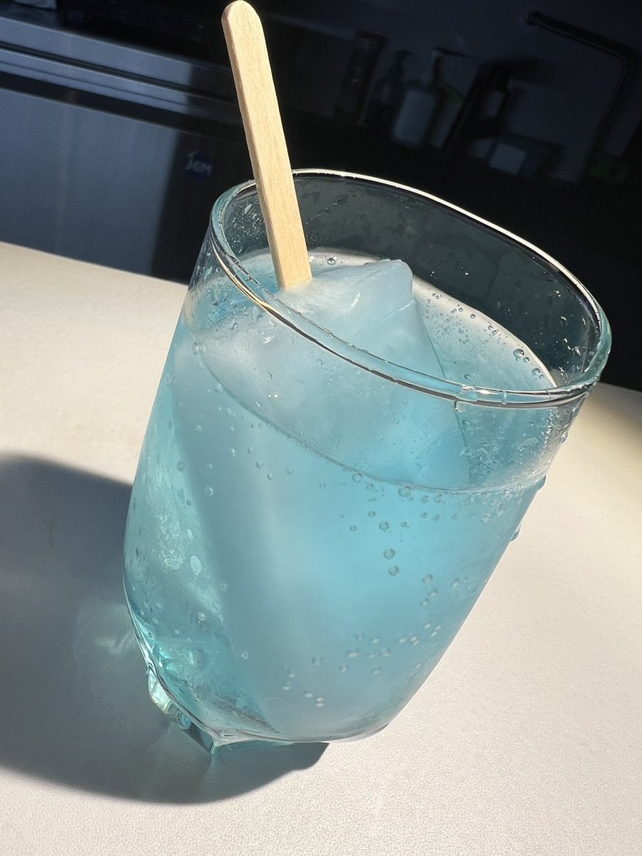 綾瀬Partieです！
新メニュー「ガリガリ君サワー」をご用意いたしました！
ノンアルVerもありますので、ぜひ涼みにいらしてください☺

本日の出勤キャストは、
りゅうすけ
うっちー
たけい
ともき
です！
久々に男子メンバーが全員揃っているので、ガンガン盛りがりましょう〜！！！💪

#綾瀬